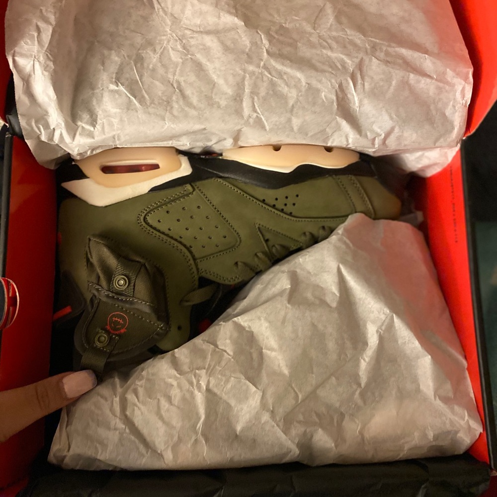 TRAVIS SCOTT 6s - Picture 2 of 4